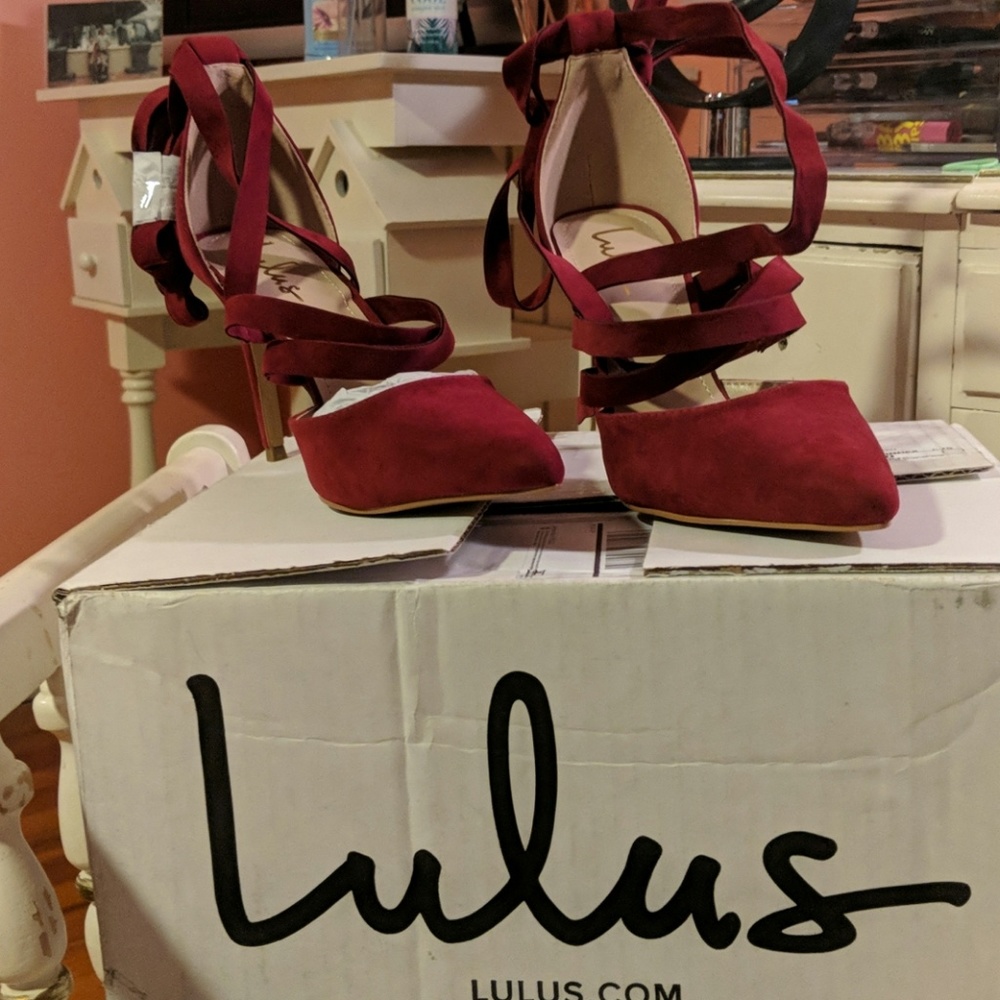 Red heels - Picture 2 of 5